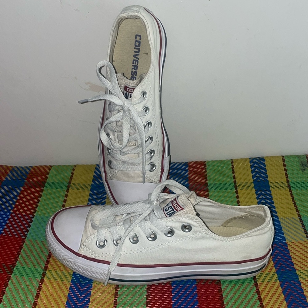 Chuck Taylor Low Top - Picture 1 of 7